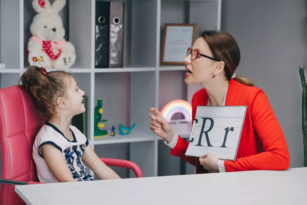 speech-therapist-teaches-girls-say-letter-r