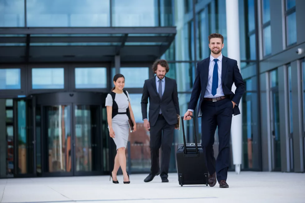 businesswoman-with-colleagues-walking