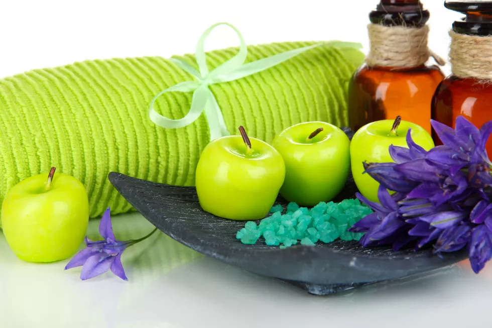 aroma-candles-isolated-white