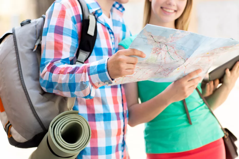 travel-tourism-summer-vacation-people-concept-smiling-couple-with-map-tablet-pc-computer-backpack-city