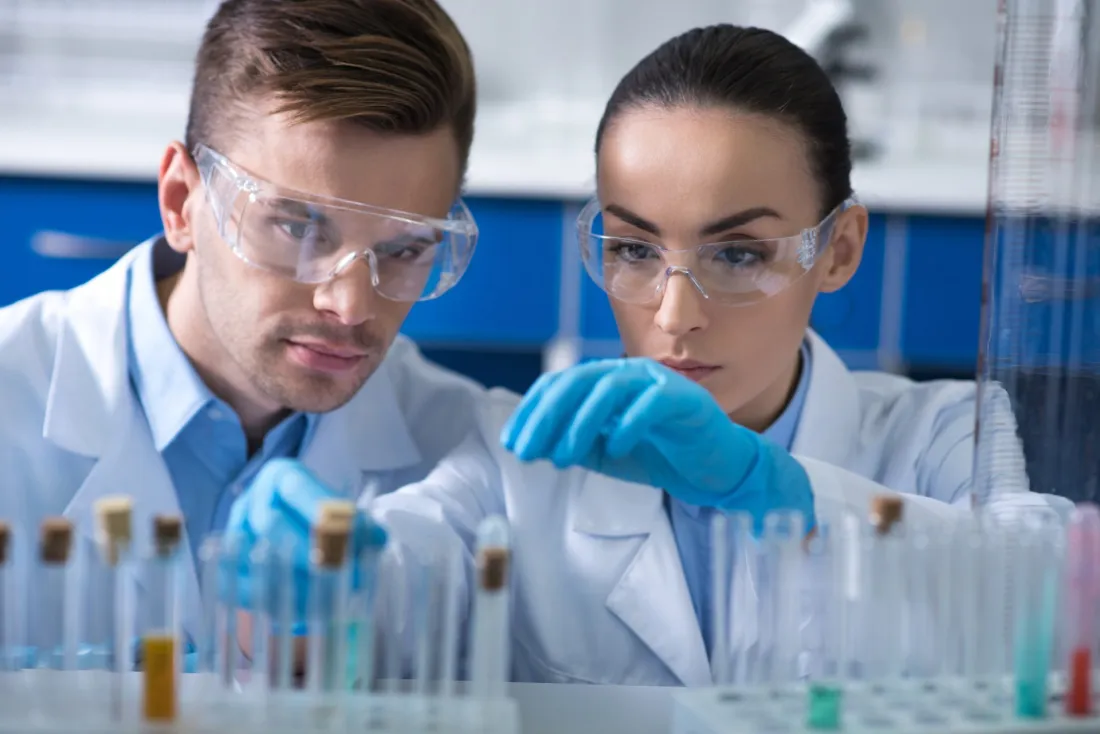 ujd-probowki-laboratorium-tekst