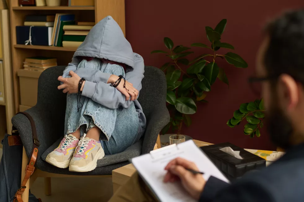 deeply-depressed-teenage-girl-session