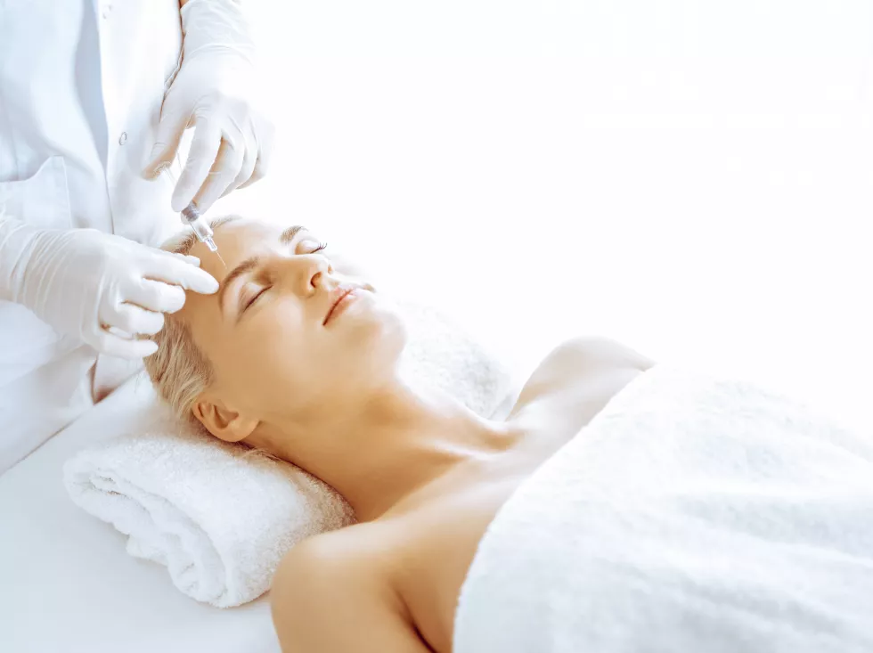 beautician-doctor-hands-doing-beauty-procedure-female-blonde-face-with-syringe-clinic-cosmetic-medicine-surgery-beauty-injections-concept